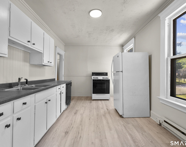 908 Main Street - Photo Thumbnail 2