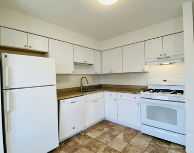 108 Seaside Avenue - Photo Thumbnail 4