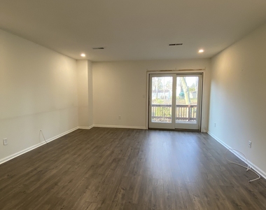 108 Seaside Avenue - Photo Thumbnail 8