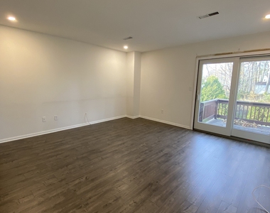108 Seaside Avenue - Photo Thumbnail 7