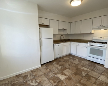 108 Seaside Avenue - Photo Thumbnail 5