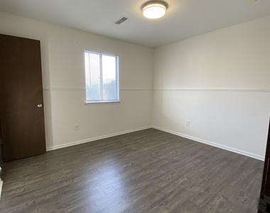 108 Seaside Avenue - Photo Thumbnail 12
