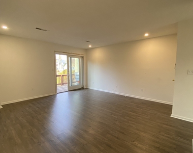 108 Seaside Avenue - Photo Thumbnail 1