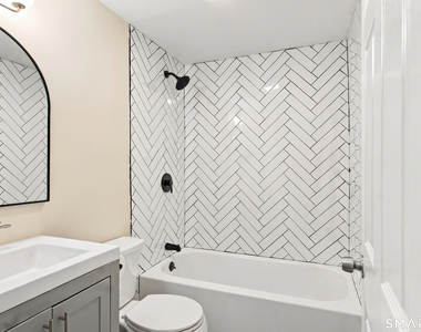 68 1/2 Lexington Avenue - Photo Thumbnail 5