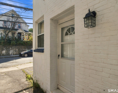 68 1/2 Lexington Avenue - Photo Thumbnail 9
