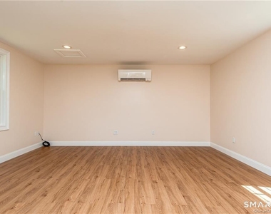 502 Stearns Street - Photo Thumbnail 4