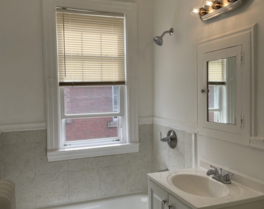 388 Woodland Street - Photo Thumbnail 6