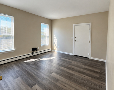 640 Elm Street - Photo Thumbnail 5