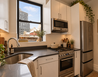 West 72nd Street - Photo Thumbnail 3