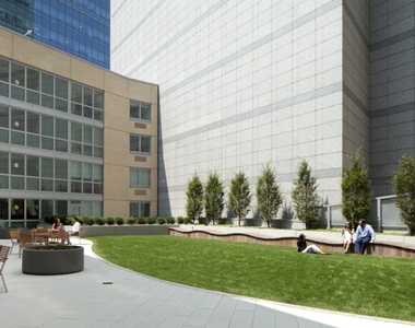 Crescent Street - Photo Thumbnail 2