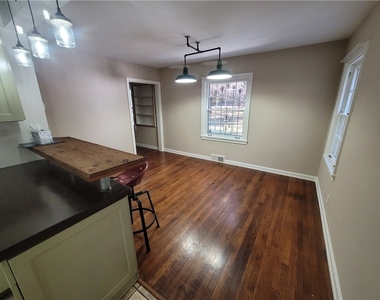 3209 Deer Path Ln - Photo Thumbnail 9