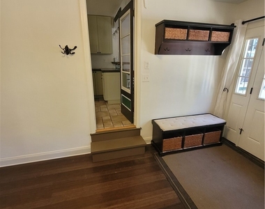 3209 Deer Path Ln - Photo Thumbnail 4