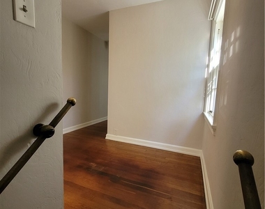 3209 Deer Path Ln - Photo Thumbnail 14