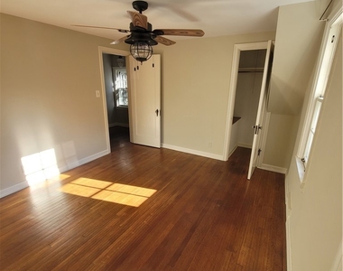 3209 Deer Path Ln - Photo Thumbnail 19