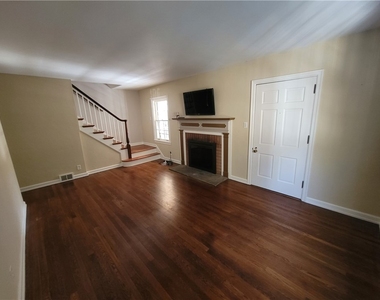 3209 Deer Path Ln - Photo Thumbnail 11