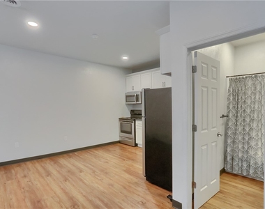 526 Fallowfield Ave - Photo Thumbnail 4