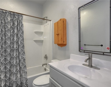 526 Fallowfield Ave - Photo Thumbnail 6
