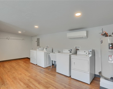 526 Fallowfield Ave - Photo Thumbnail 15