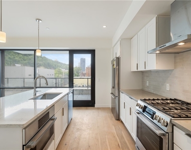 2330 Penn Ave - Photo Thumbnail 6