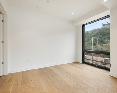 2330 Penn Ave - Photo Thumbnail 18