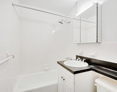 West 49th Street - Photo Thumbnail 4