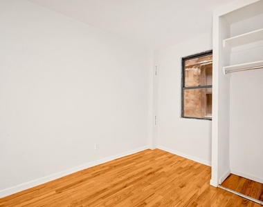 West 49th Street - Photo Thumbnail 3