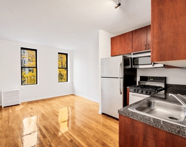 West 49th Street - Photo Thumbnail 1