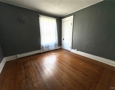 142 Curtis Place - Photo Thumbnail 25