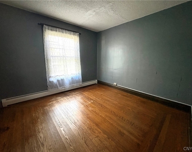 142 Curtis Place - Photo Thumbnail 27
