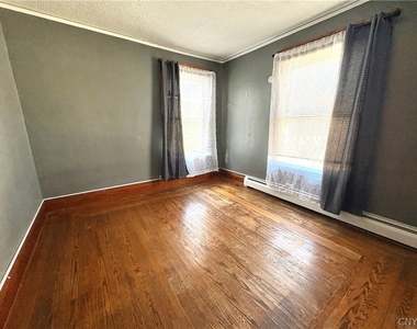 142 Curtis Place - Photo Thumbnail 26