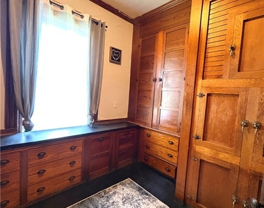 142 Curtis Place - Photo Thumbnail 13