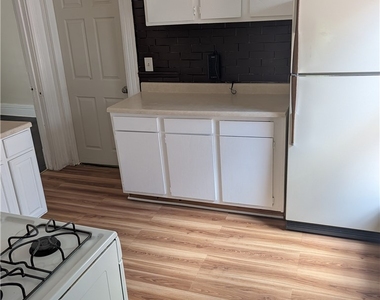 680 Clarissa Street - Photo Thumbnail 4