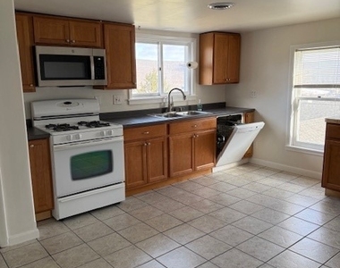 237 W 3rd Street - Photo Thumbnail 3