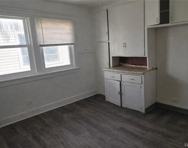 196 Englewood Avenue - Photo Thumbnail 4
