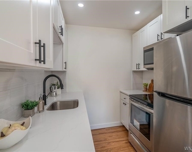538 Linwood Avenue - Photo Thumbnail 4