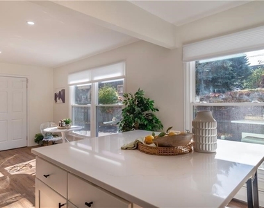 538 Linwood Avenue - Photo Thumbnail 3