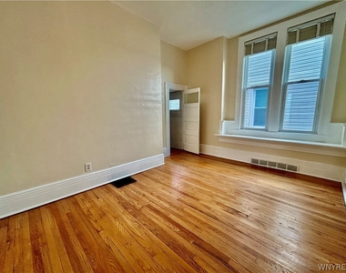 373 Woodward Avenue - Photo Thumbnail 14