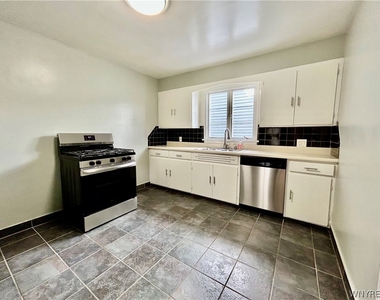 373 Woodward Avenue - Photo Thumbnail 10