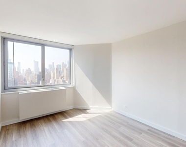 East 34th Street - Photo Thumbnail 3