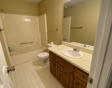 164 Berlin Court - Photo Thumbnail 7