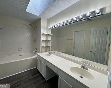 4800 Streamside Drive - Photo Thumbnail 11