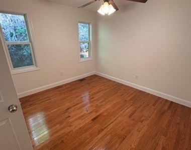 104 Travelers Lane - Photo Thumbnail 3
