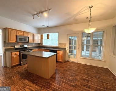 195 Gaines Oak Way - Photo Thumbnail 6
