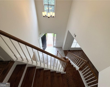 195 Gaines Oak Way - Photo Thumbnail 11
