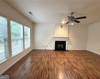 195 Gaines Oak Way - Photo Thumbnail 5