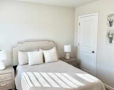 950 Elwood Street - Photo Thumbnail 16