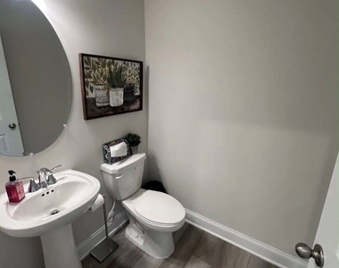 950 Elwood Street - Photo Thumbnail 5