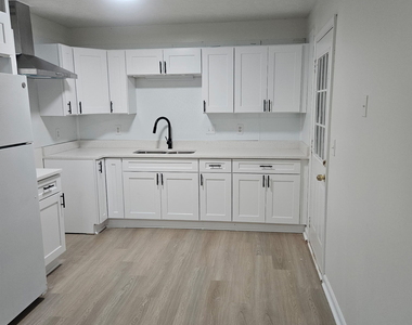 5604 Estates Court - Photo Thumbnail 2