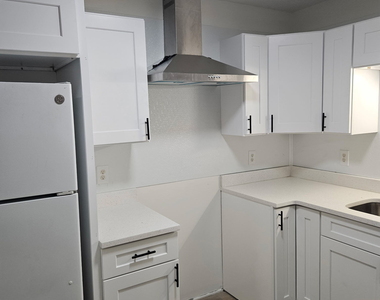 5604 Estates Court - Photo Thumbnail 14