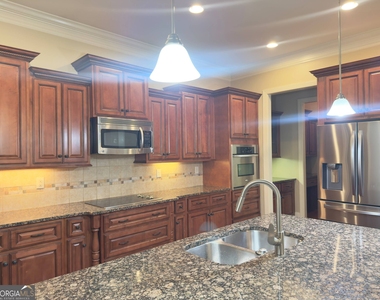 3951 Sovereign Drive - Photo Thumbnail 12